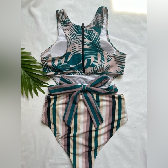 Cupshe Miss U Palms and Stripes One-Piece Swimsuit Size Small - Picture 5 of 5